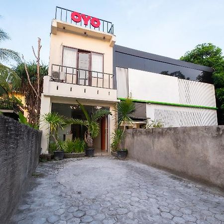 Oyo 1695 Royal Senggigi Hotel Exterior photo