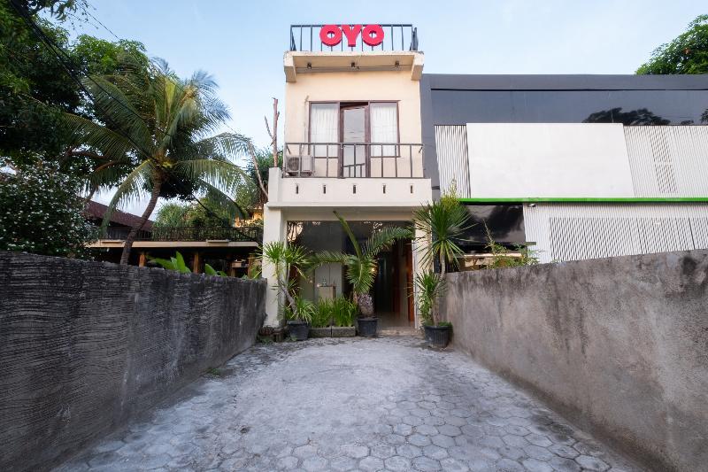 Oyo 1695 Royal Senggigi Hotel Exterior photo